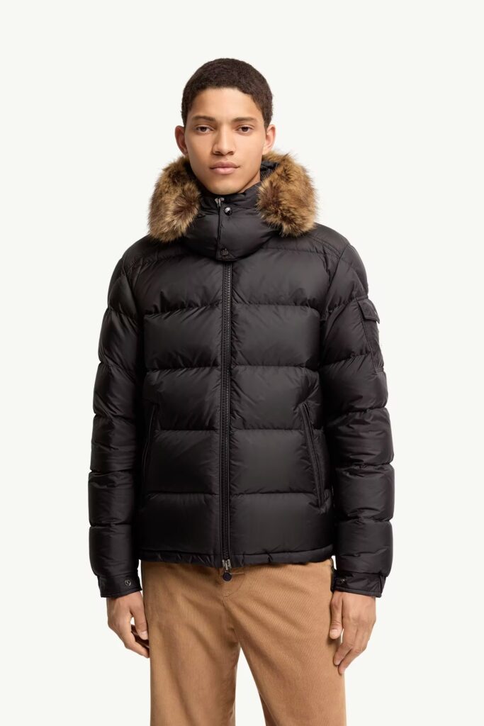 Kurze Daunenjacke Mayaf Mit Kapuze In Schwarz