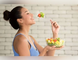 Natural Ingredients for Healthy Skin including aloe vera, oatmeal, jojoba oil and green tea